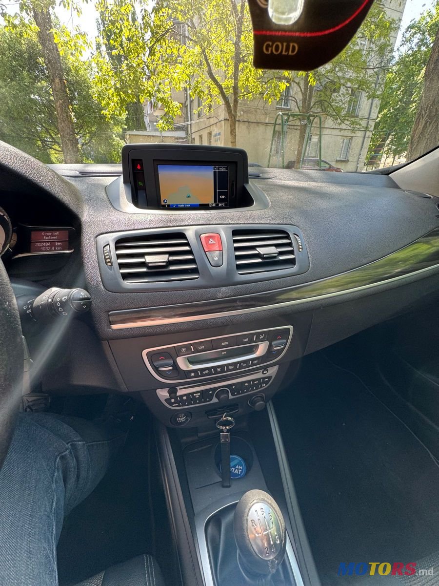 2011' Renault Megane photo #6