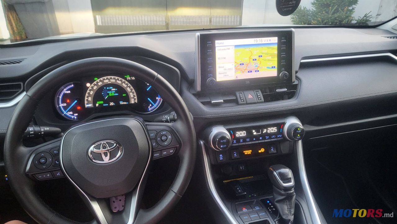 2019' Toyota RAV4 photo #3