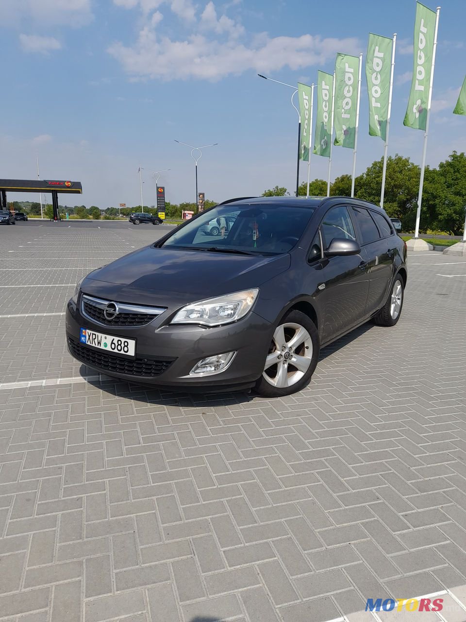 2011' Opel Astra photo #2