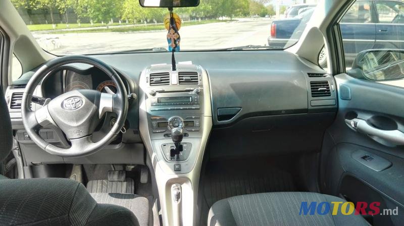 2007' Toyota Auris photo #2