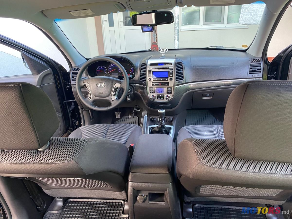 2010' Hyundai Santa Fe photo #4