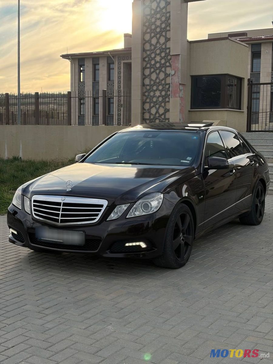 2010' Mercedes-Benz E-Class photo #3