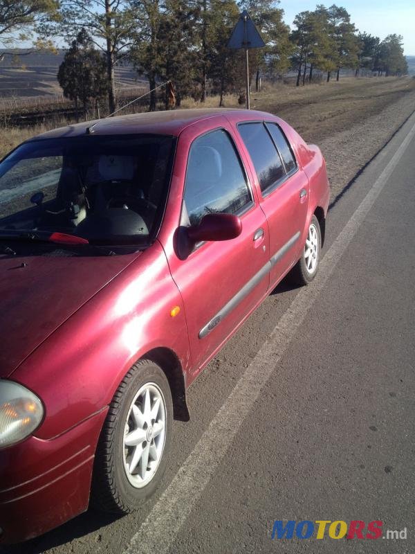 2002' Renault Clio photo #2