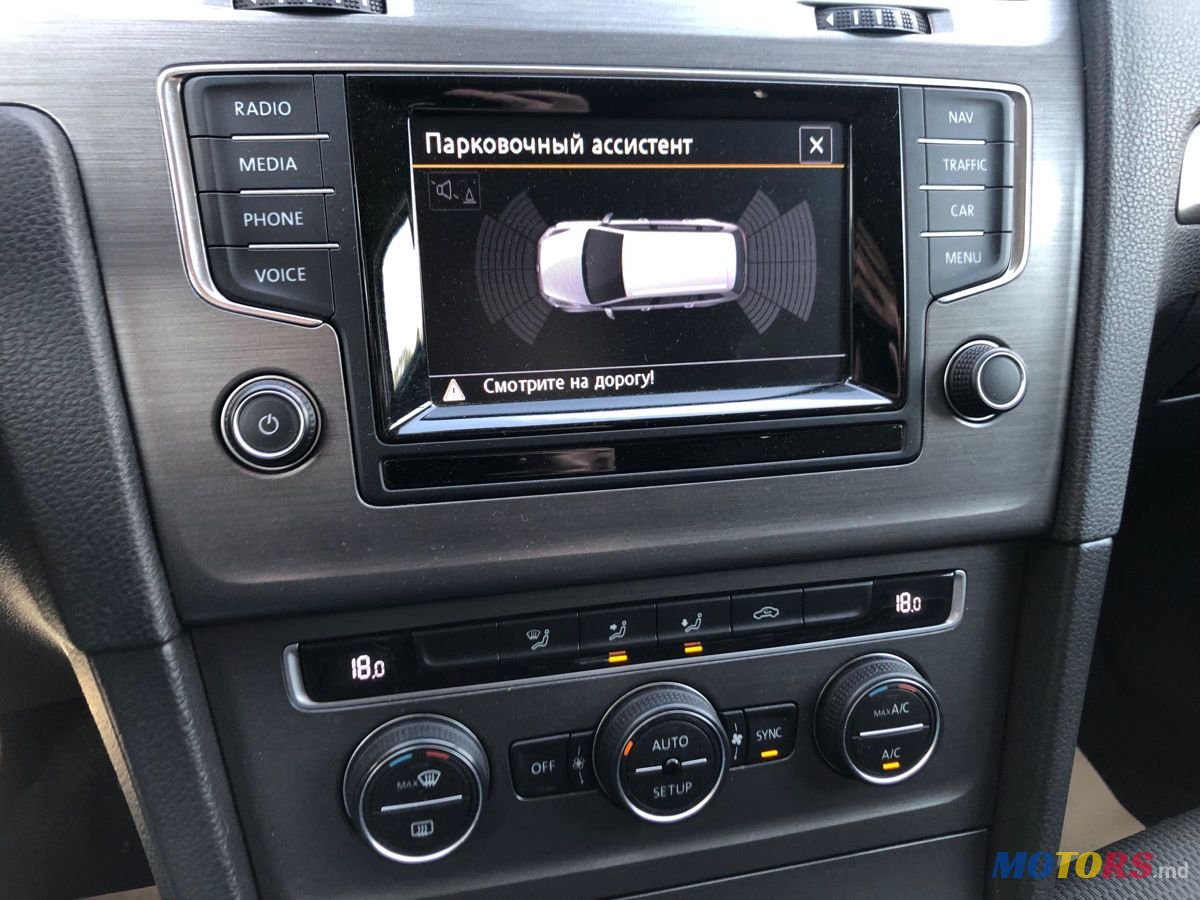 2013' Volkswagen Golf photo #2