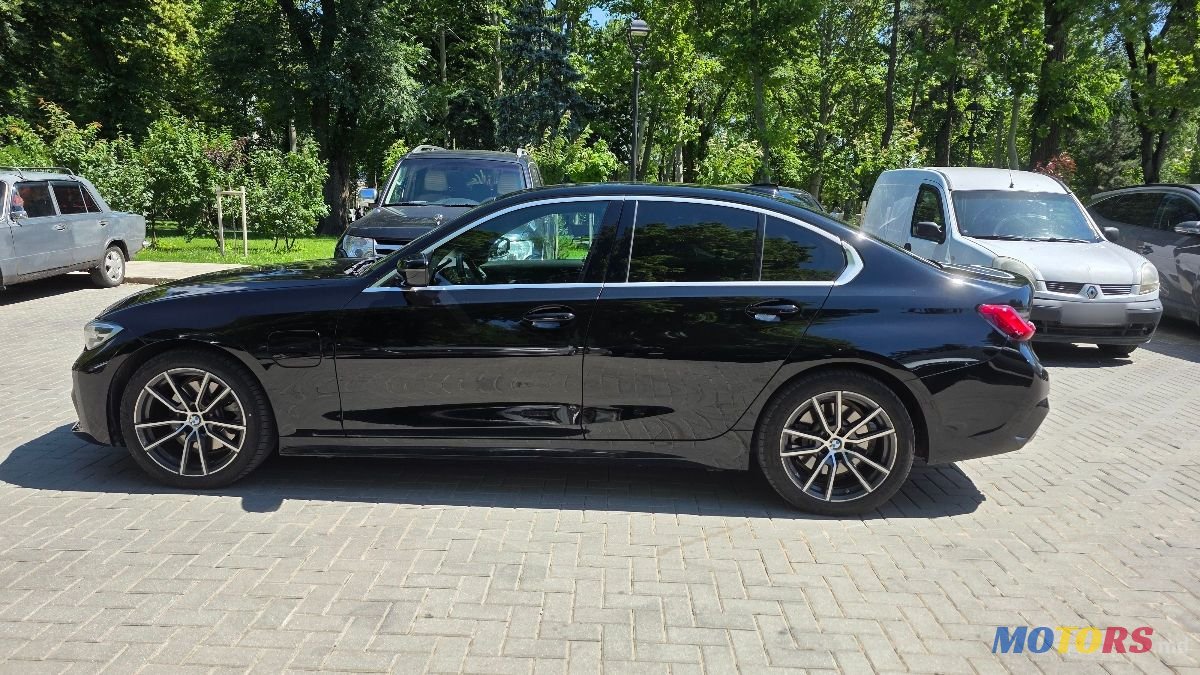 2021' BMW 3 Series photo #4