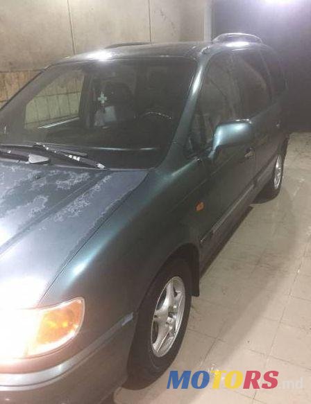 2001' Hyundai Trajet photo #1