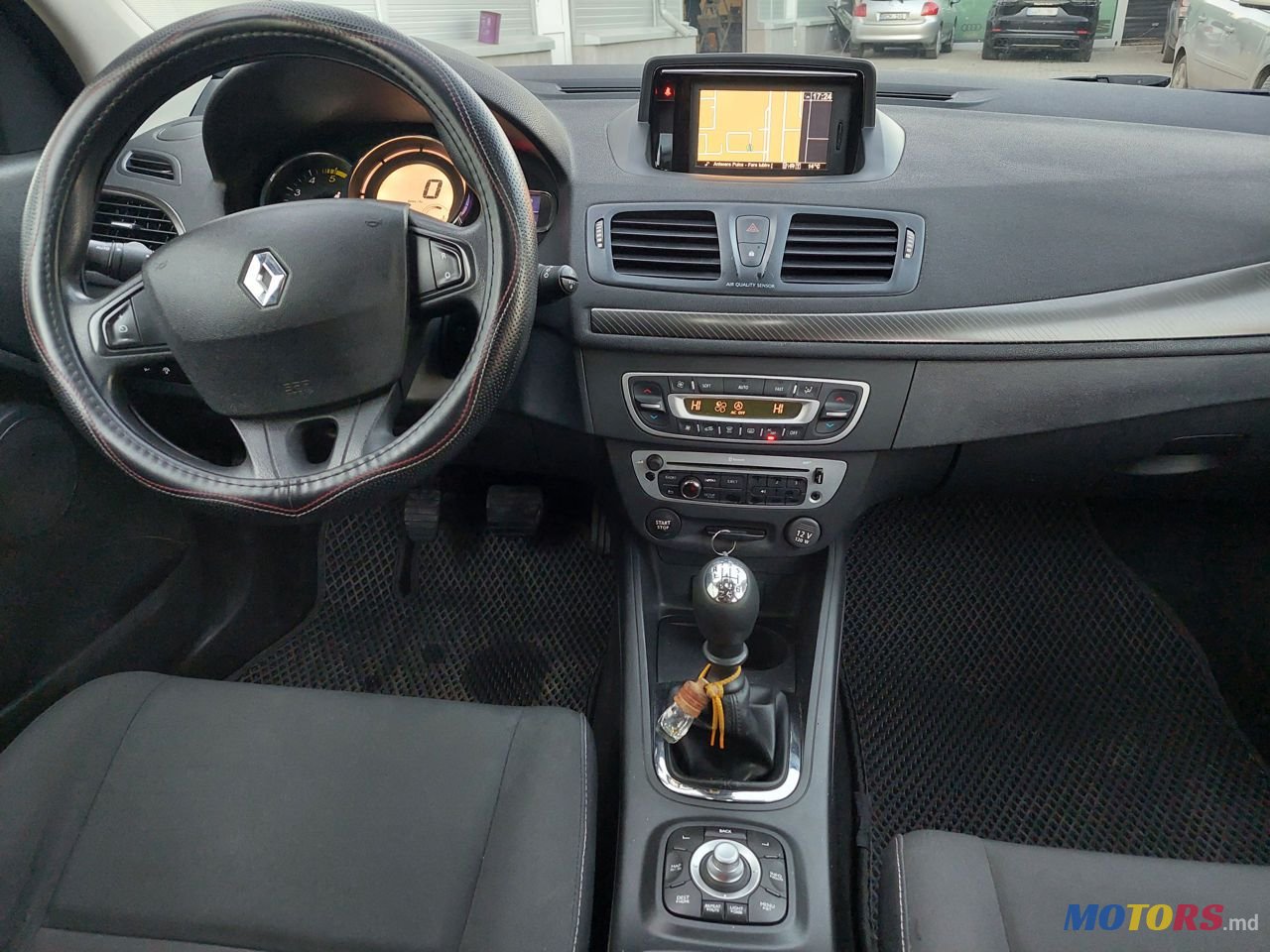 2013' Renault Megane photo #5