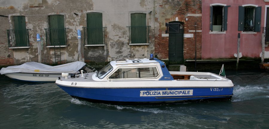 В Венеции погибла 36-летняя молдаванка - не справилась с управлением и угодила в канал