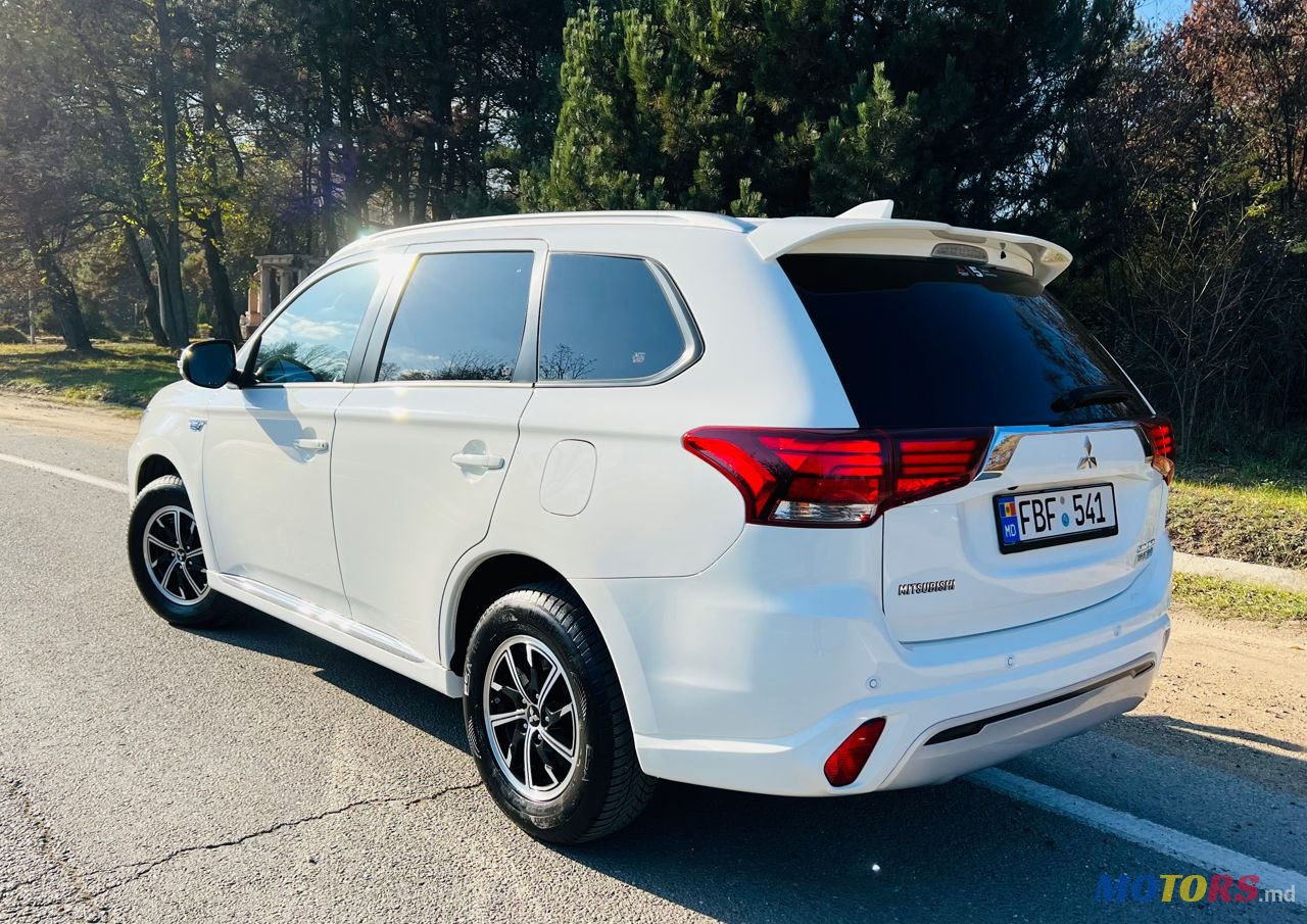 2019' Mitsubishi Outlander photo #1