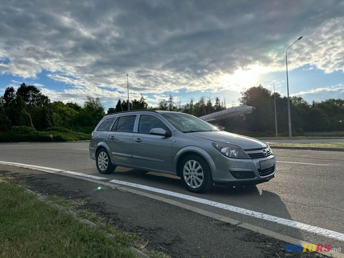 2005' Opel Astra photo #1