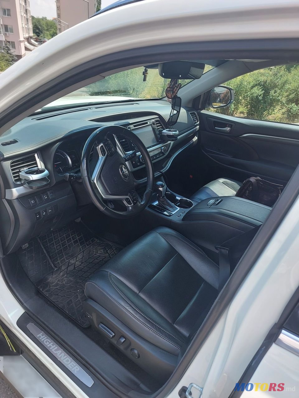 2017' Toyota Highlander photo #3