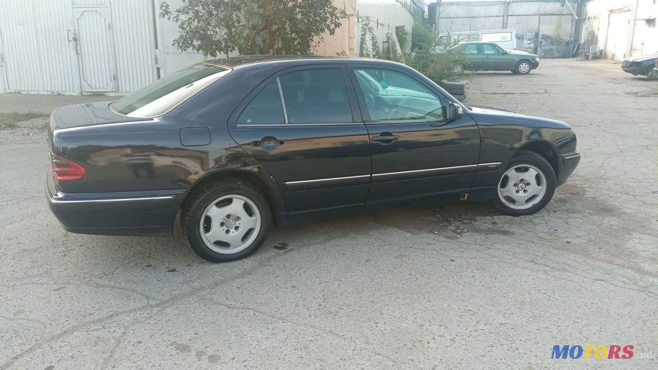 2001' Mercedes-Benz E Класс photo #3