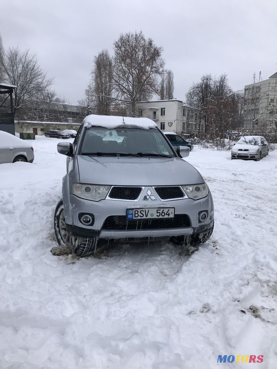 2010' Mitsubishi Pajero Sport photo #2