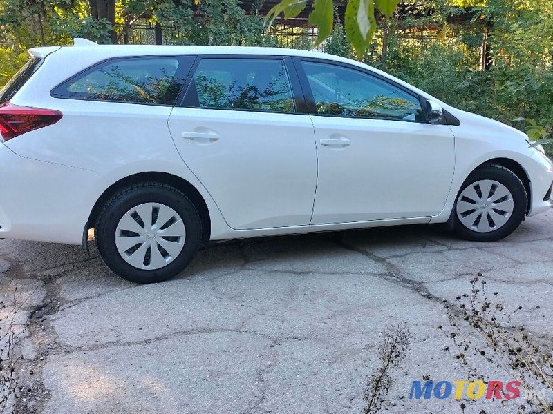 2016' Toyota Auris photo #3