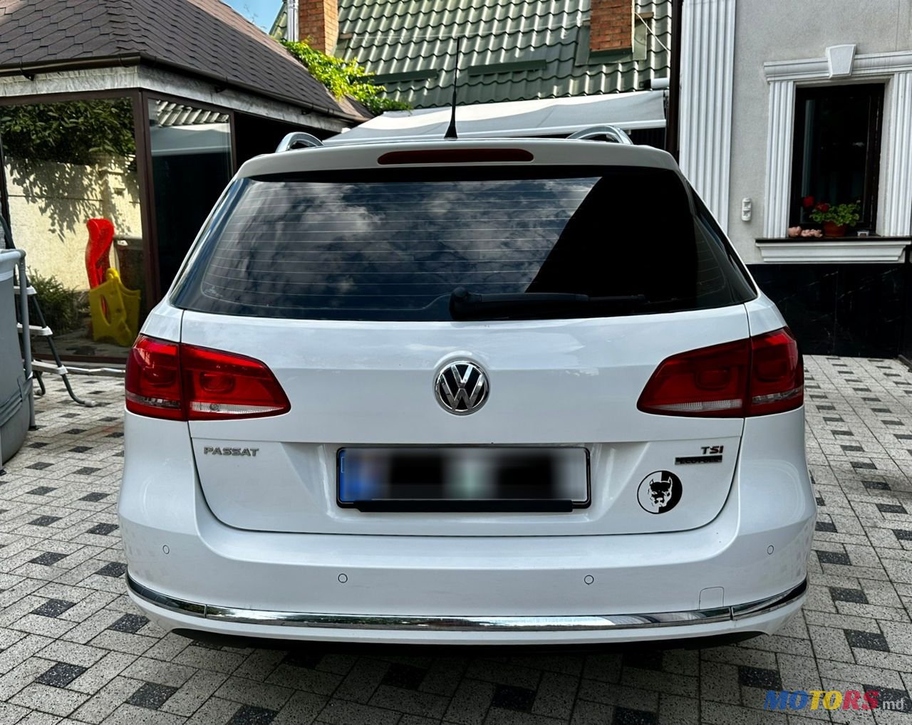 2011' Volkswagen Passat photo #3