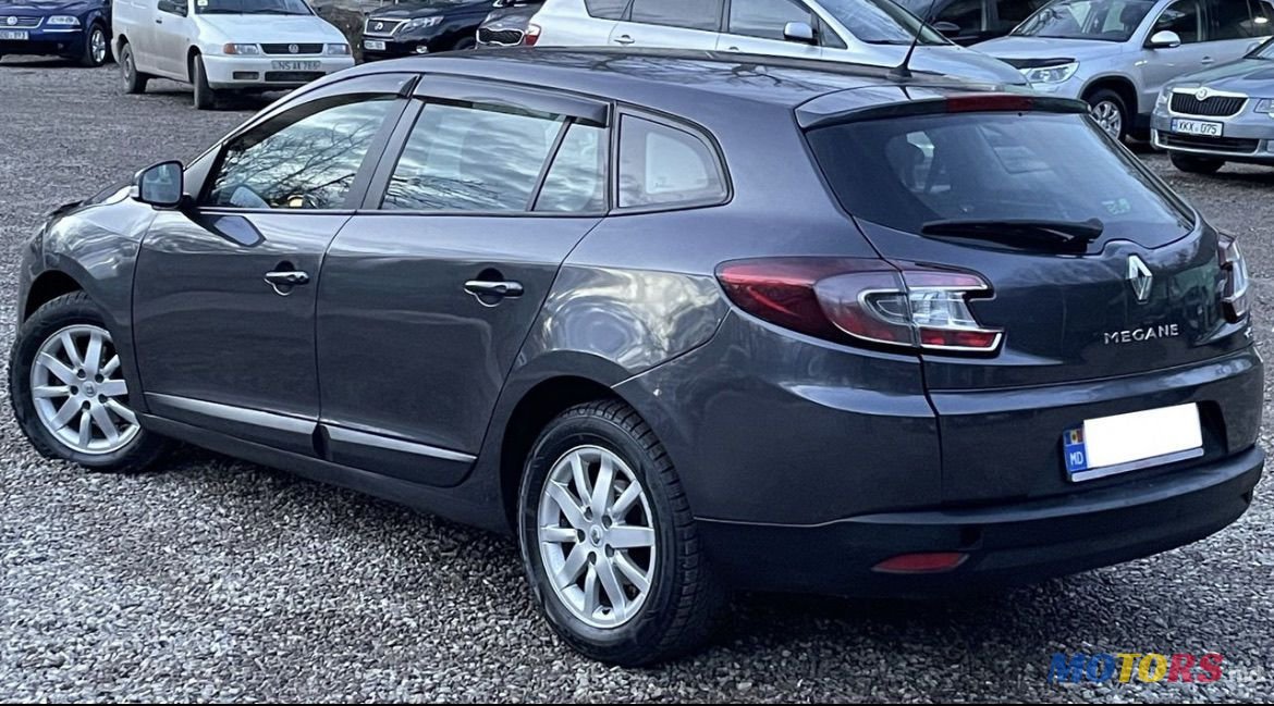 2011' Renault Megane photo #4