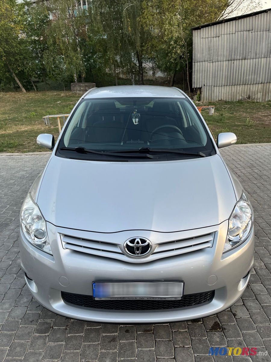 2011' Toyota Auris photo #2