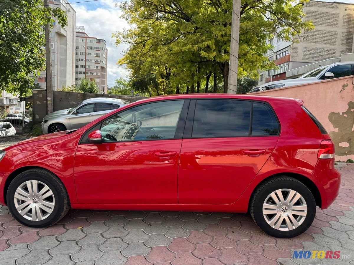 2011' Volkswagen Golf photo #4