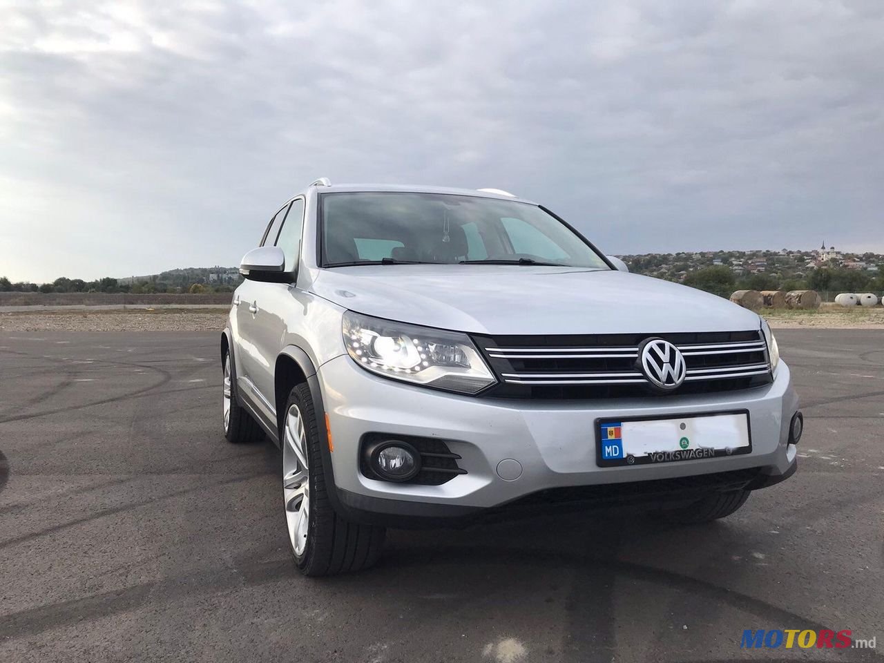 2011' Volkswagen Tiguan photo #4