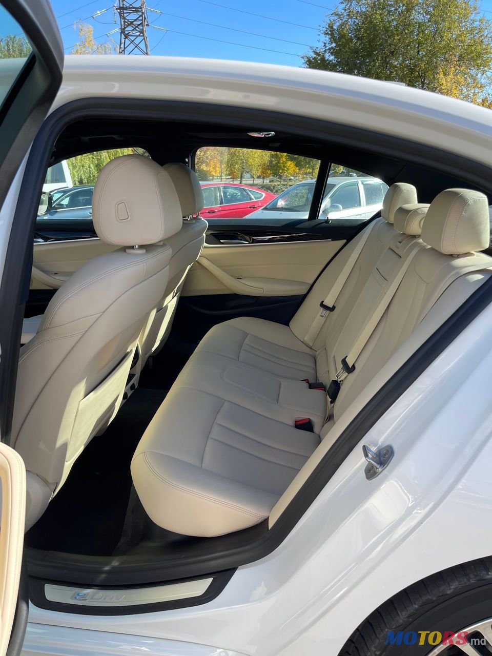 2019' BMW 5 Series photo #2