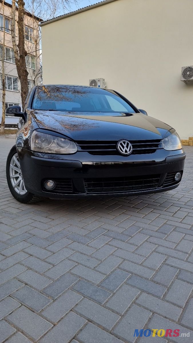 2004' Volkswagen Golf photo #1