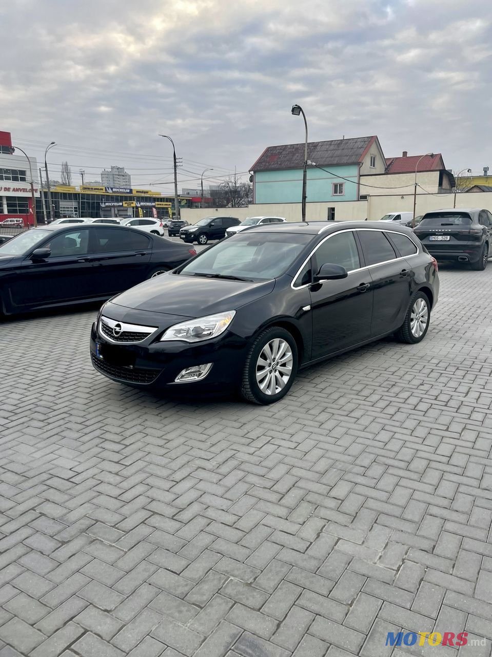 2012' Opel Astra photo #1