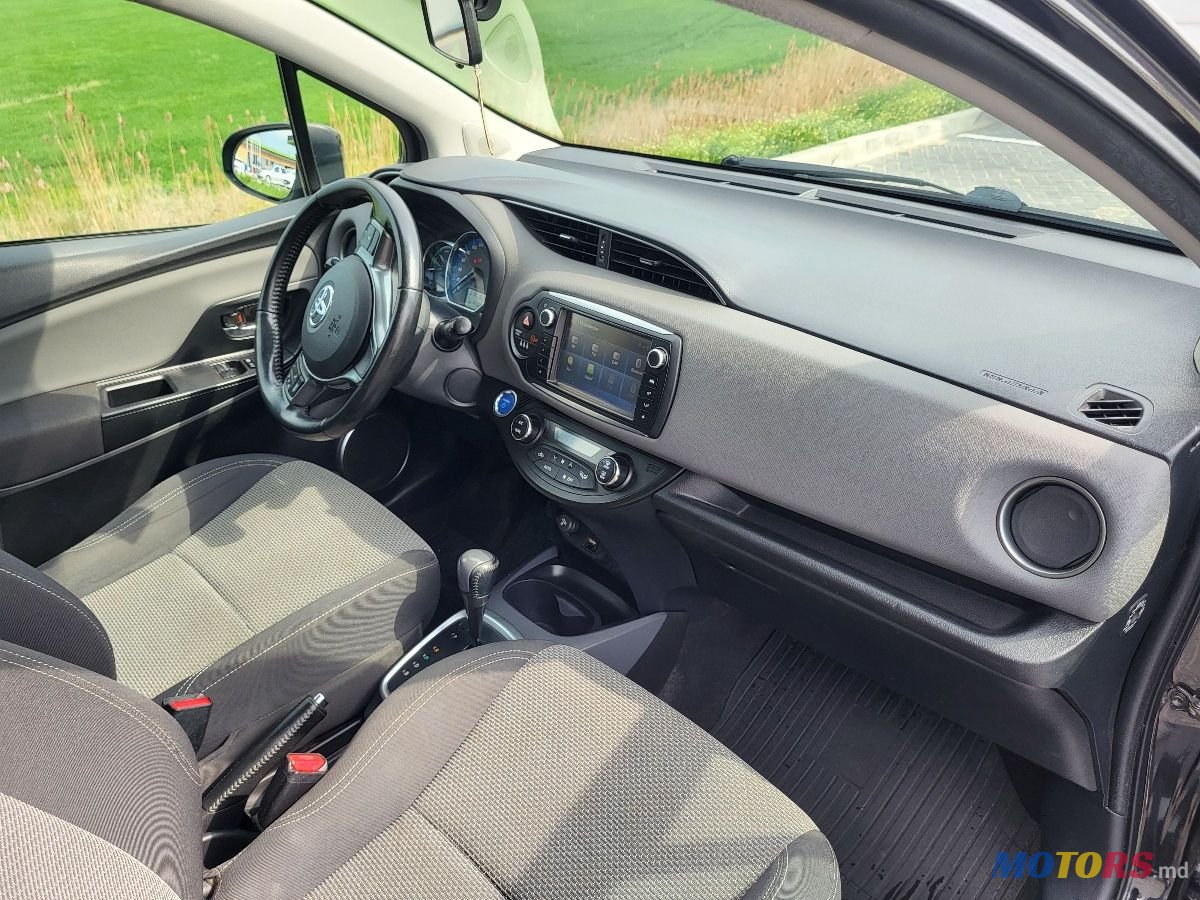 2016' Toyota Yaris photo #6