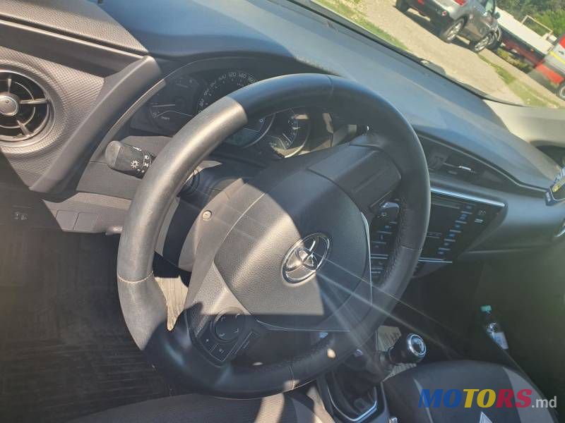 2016' Toyota Auris photo #4