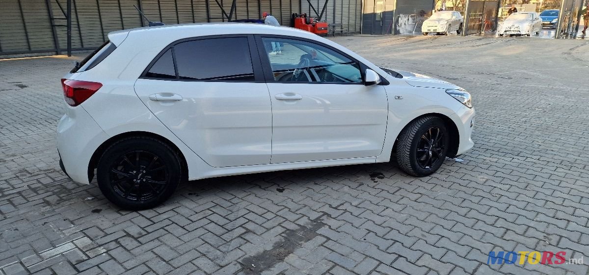 2017' Kia Rio photo #3