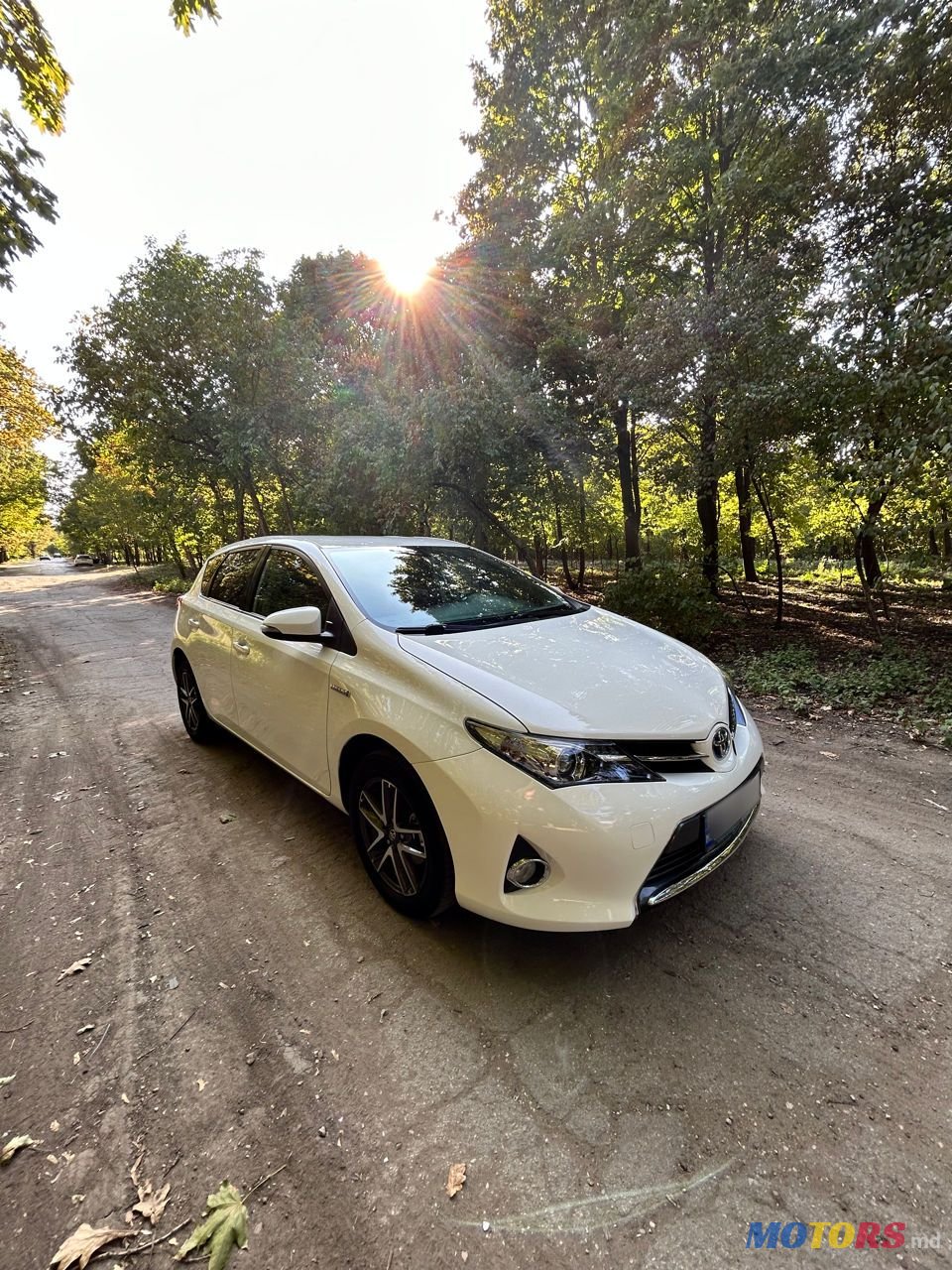 2014' Toyota Auris photo #3