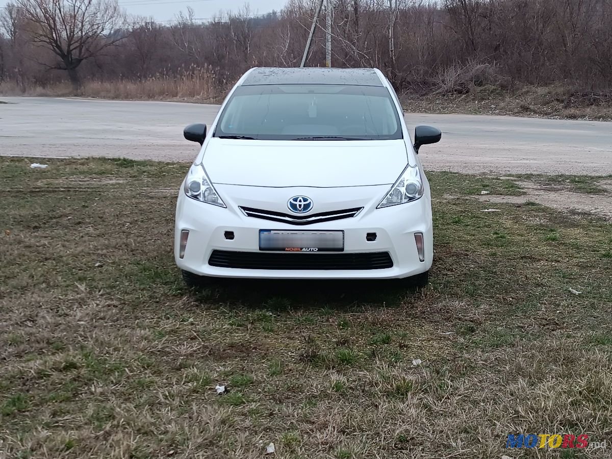 2012' Toyota Prius v photo #1
