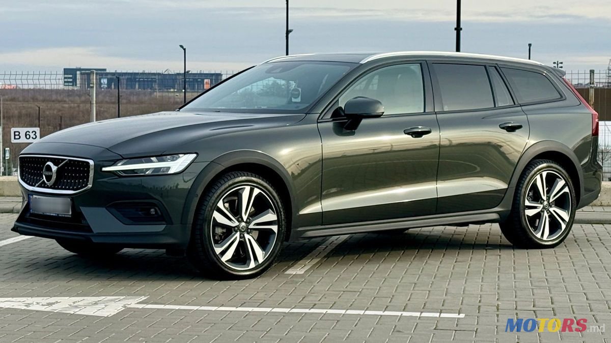 2021' Volvo V60 Cross Country photo #6