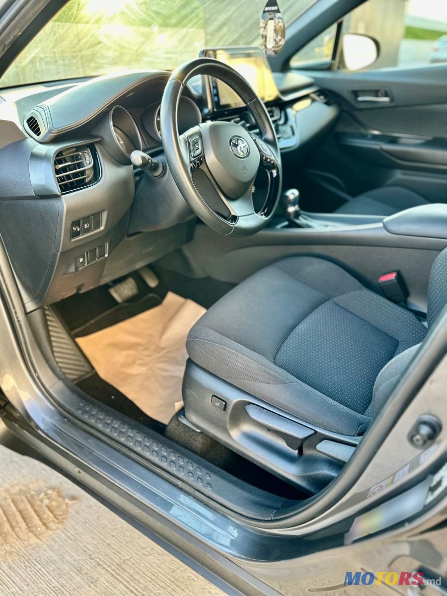 2018' Toyota C-HR photo #6