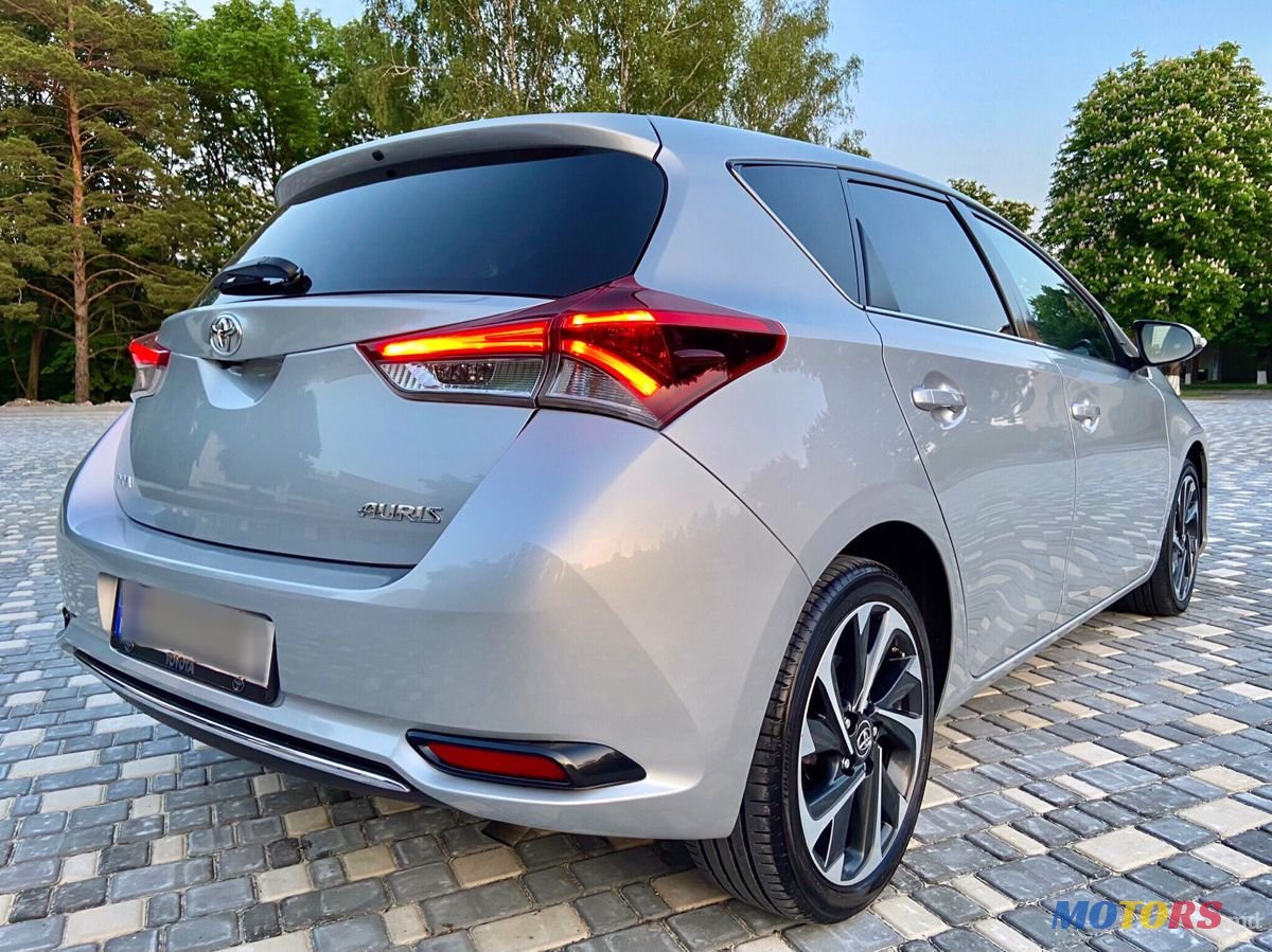 2016' Toyota Auris photo #3