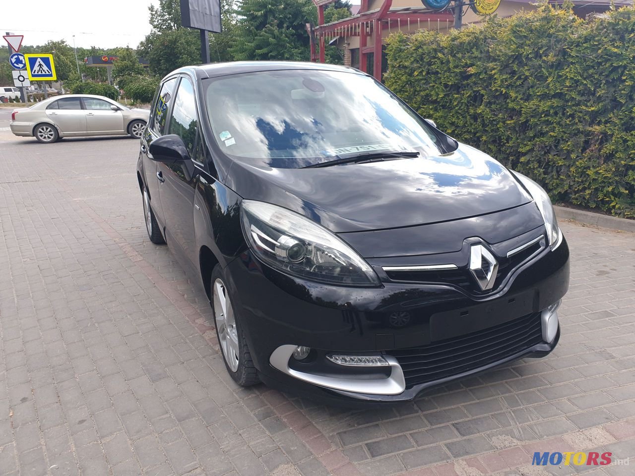2014' Renault Scenic photo #2