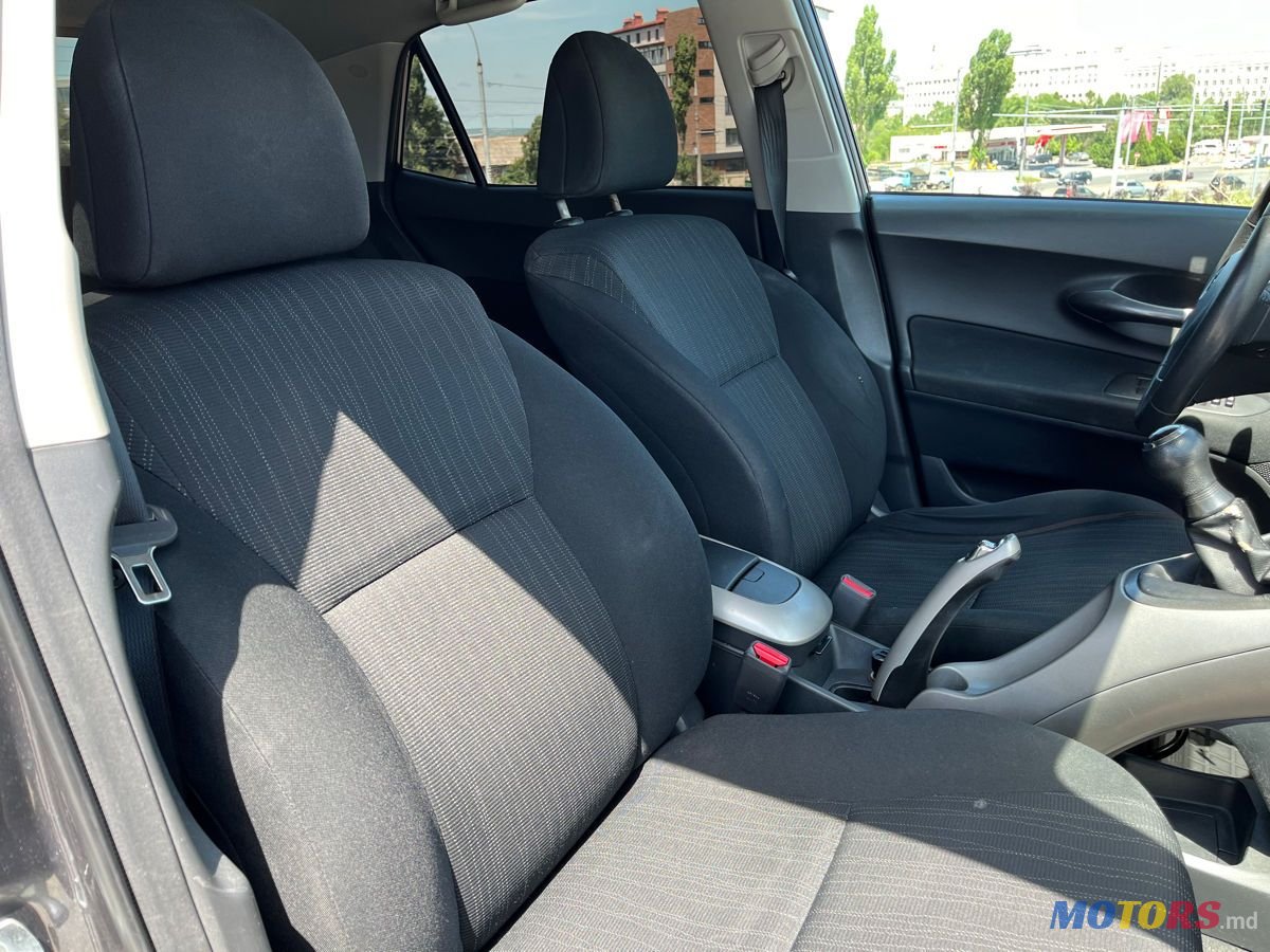 2008' Toyota Auris photo #4