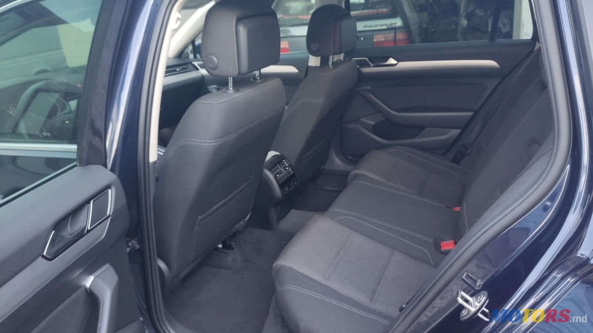 2016' Volkswagen Passat photo #4