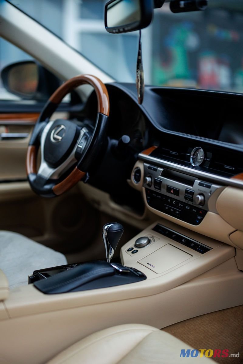 2012' Lexus Es Series photo #5