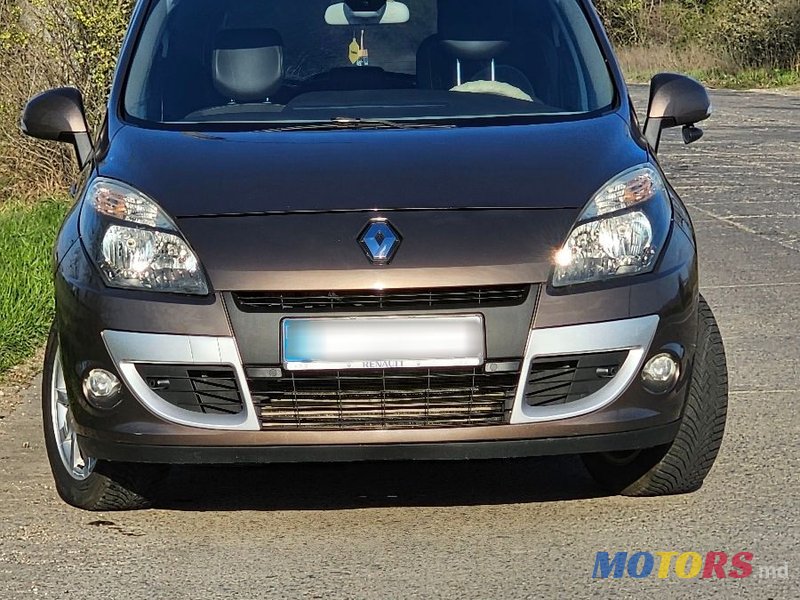 2010' Renault Scenic photo #1