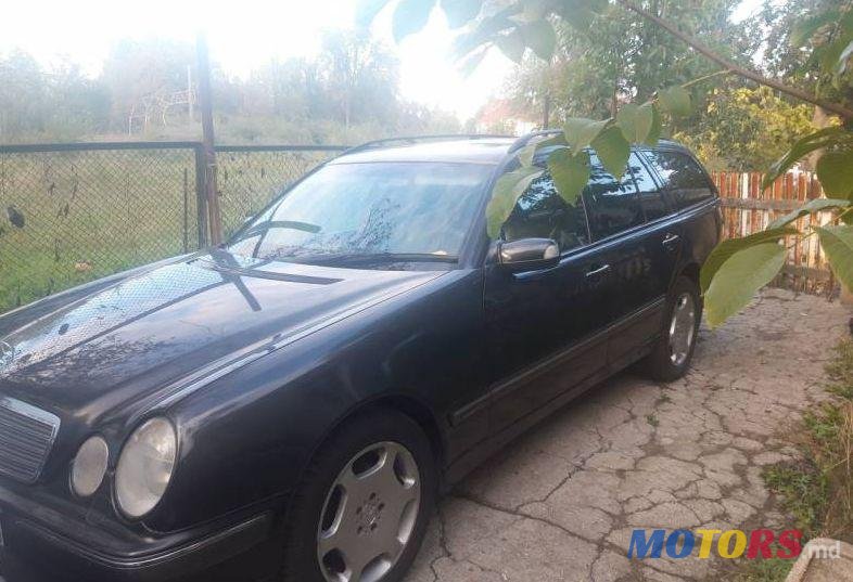 2001' Mercedes-Benz E photo #2