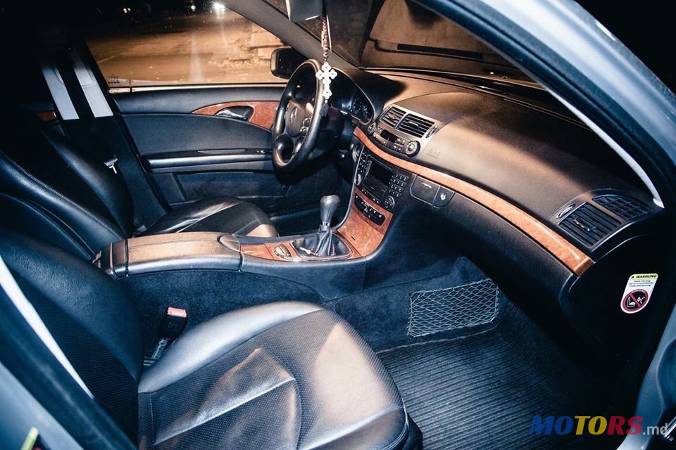 2006' Mercedes-Benz E-Class photo #2