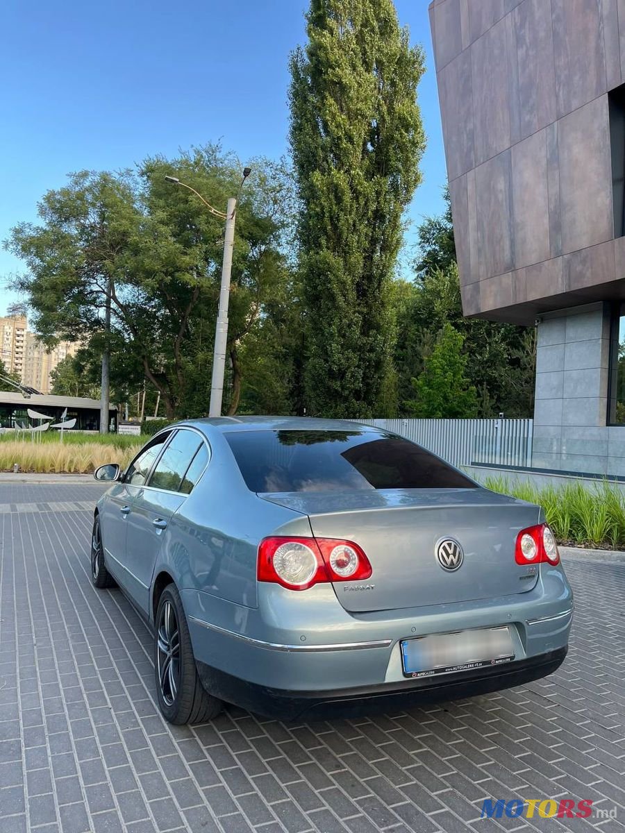 2009' Volkswagen Passat photo #4