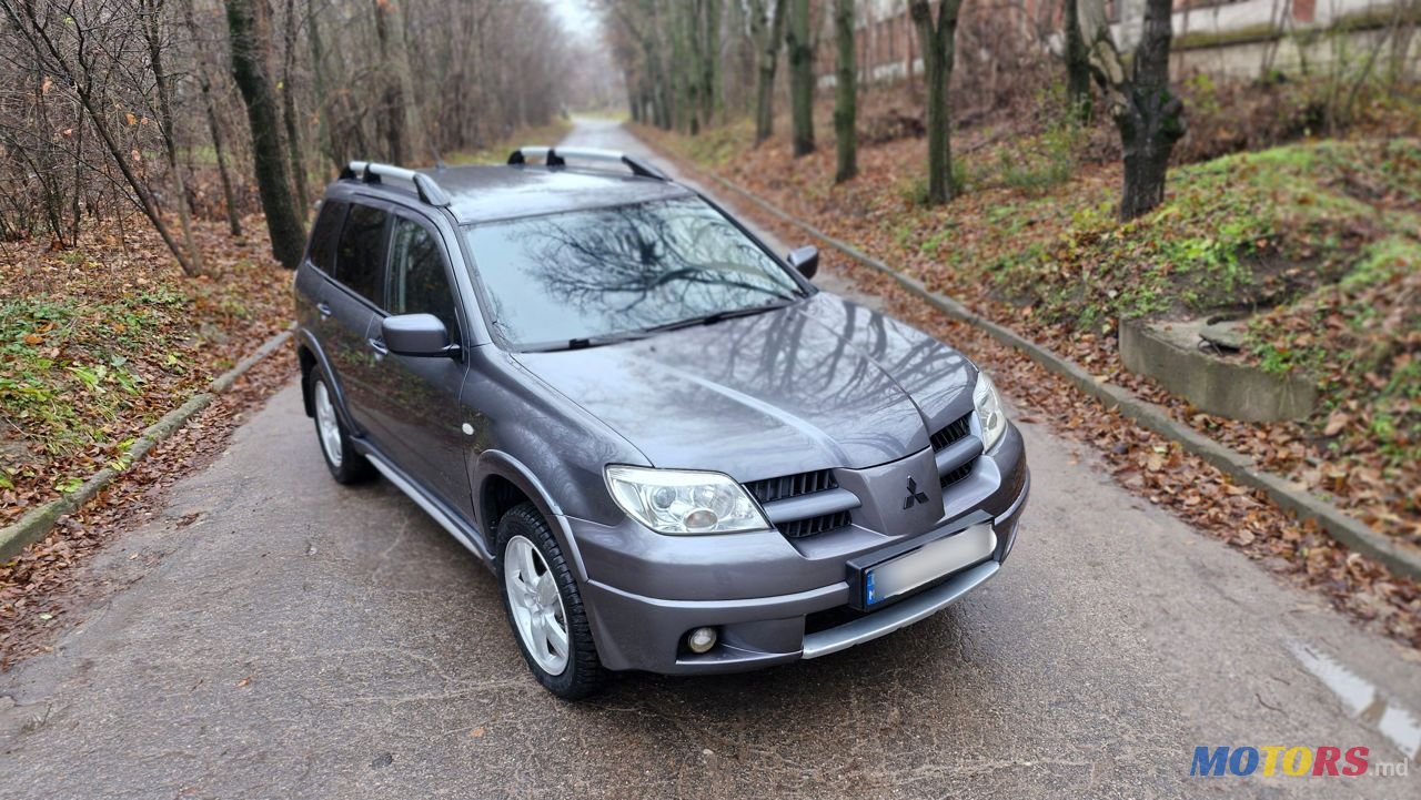 2007' Mitsubishi Outlander photo #1