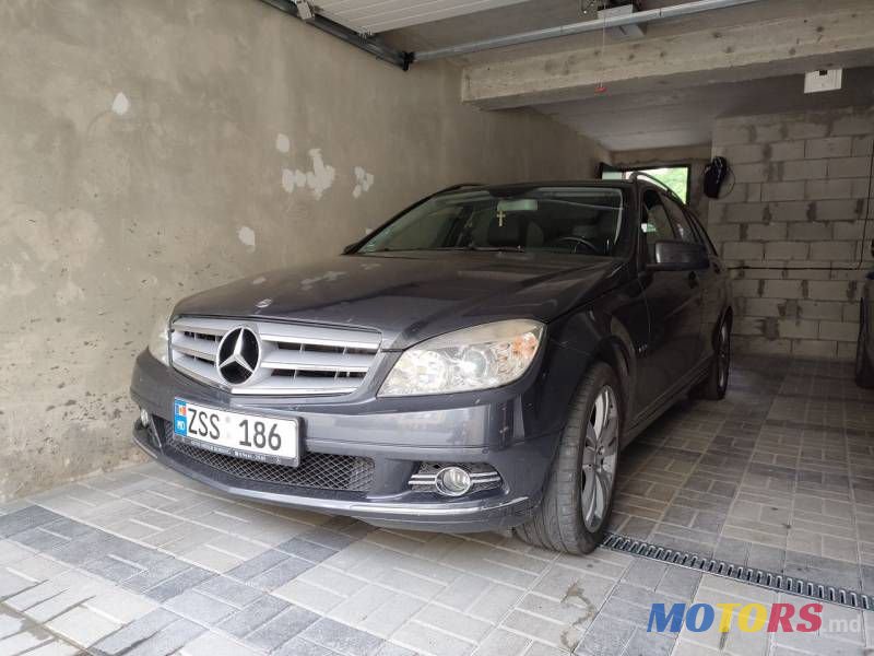 2010' Mercedes-Benz C photo #2