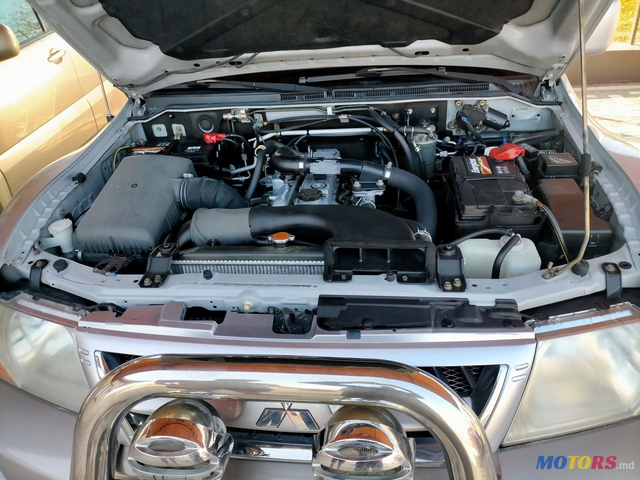 2004' Mitsubishi Pajero photo #6