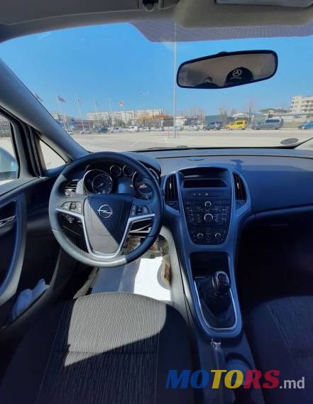 2013' Opel Astra photo #3