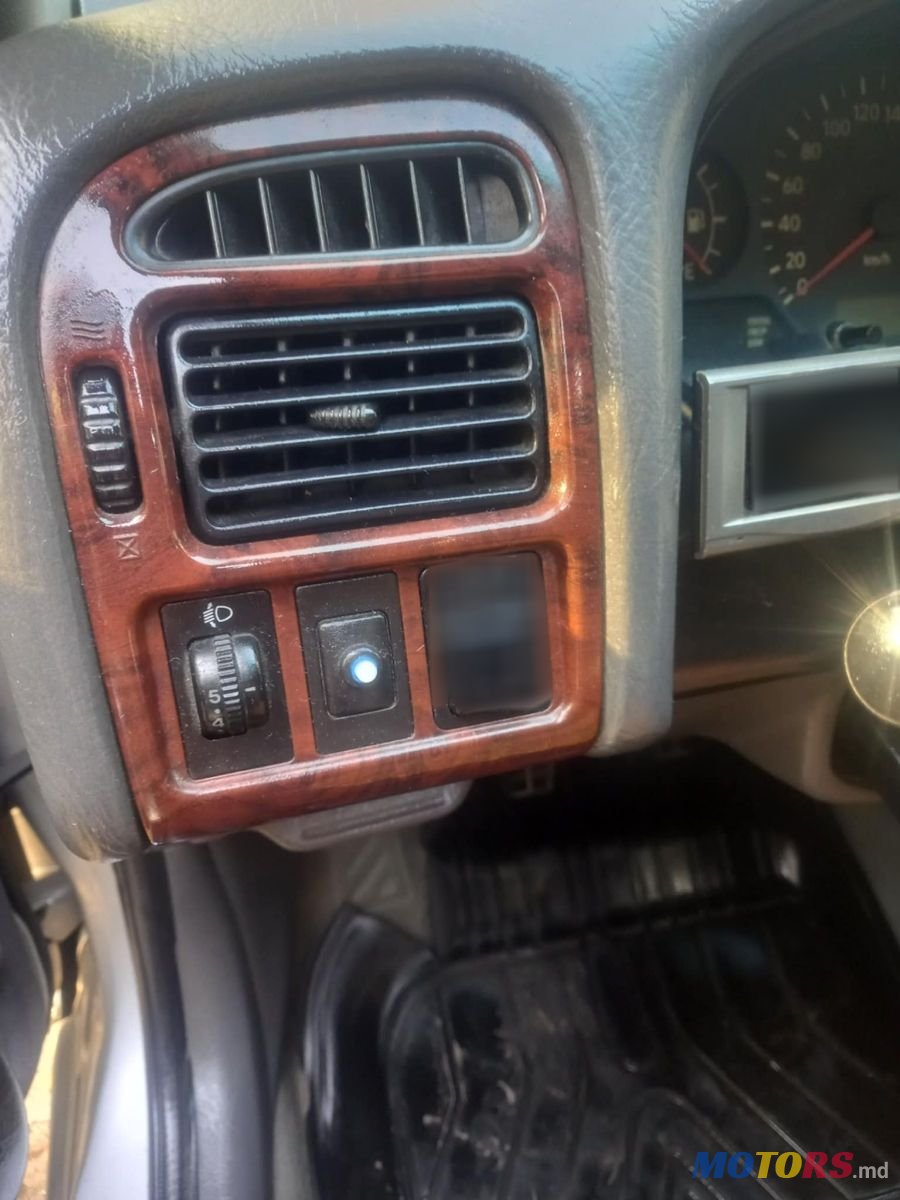 1998' Toyota Avensis photo #6