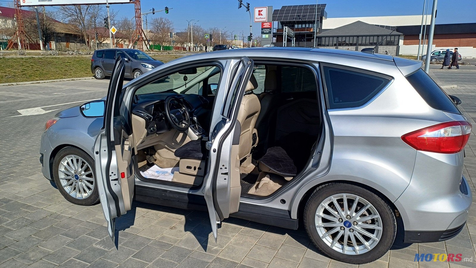 2013' Ford C-MAX Hybrid photo #7