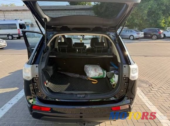 2014' Mitsubishi Outlander photo #2