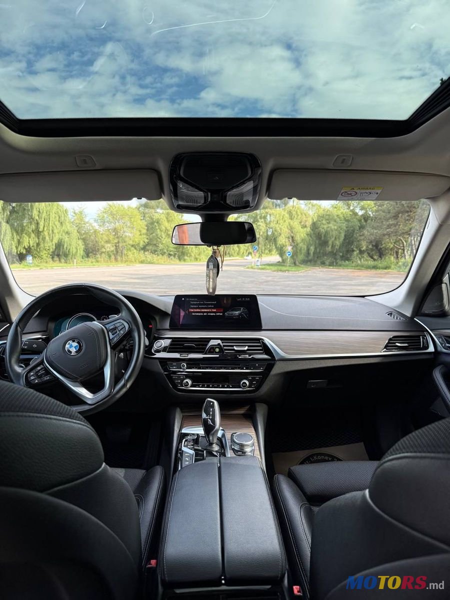 2018' BMW 5 Series photo #2